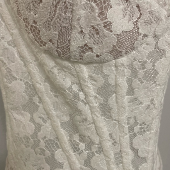 Rosie Etienne Penelope Lace Gown - Picture 9 of 16